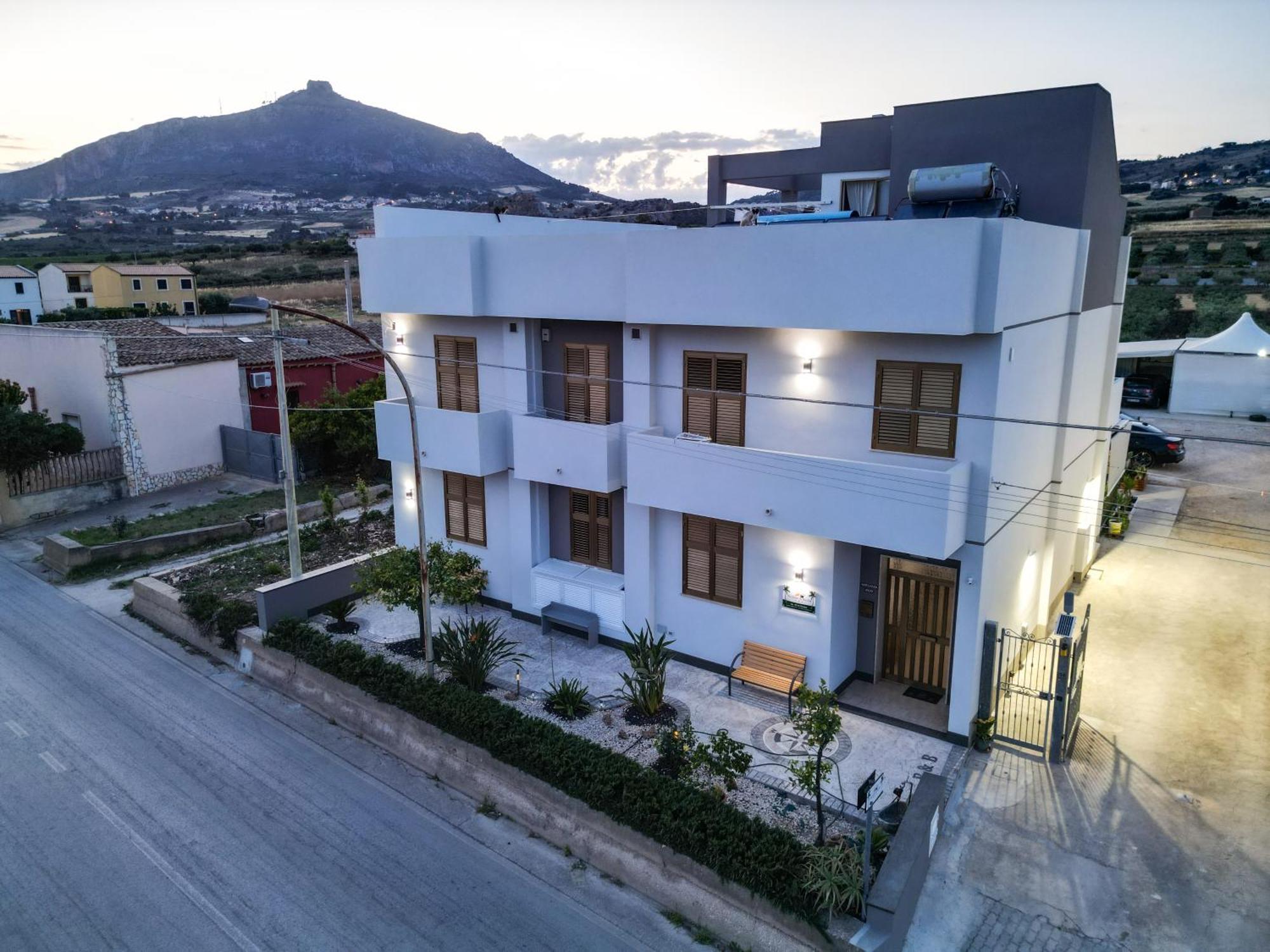 B&B Profumi Di Sicilia Valderice Eksteriør billede